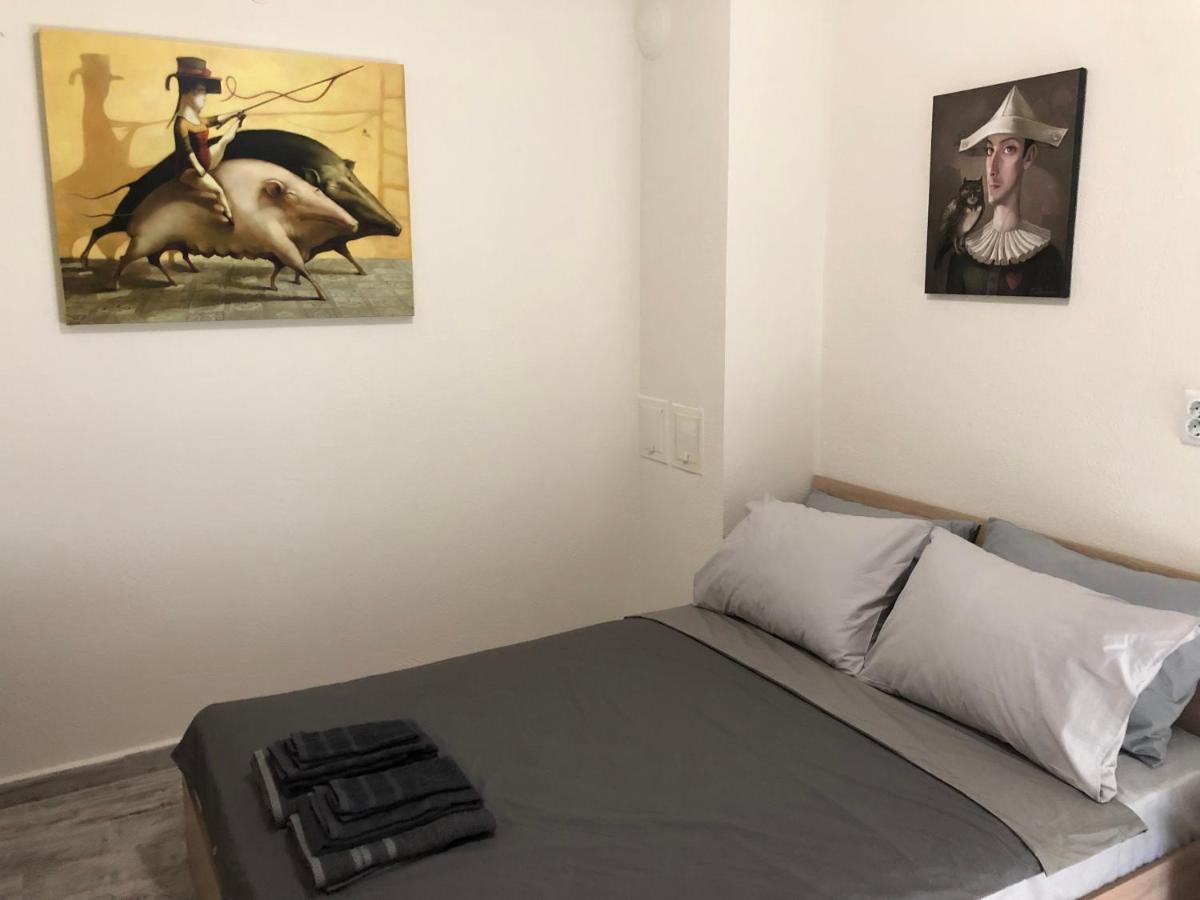 Apartment Art Fan Guest *